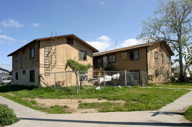 4605 E Liberty Ave in Fresno, CA - Building Photo - Building Photo