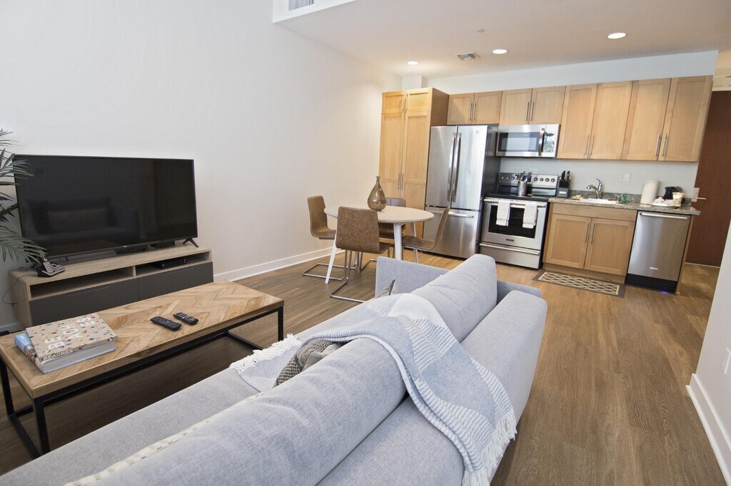 Wilshire Margot Los Angeles, CA Apartments