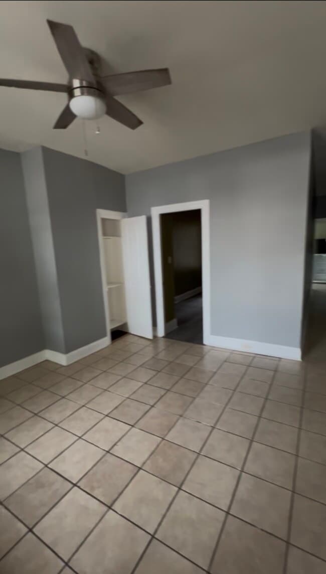 1233 Derry St, Unit Apt 1 in Harrisburg, PA - Foto de edificio - Building Photo