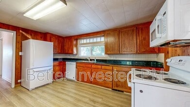 1338 Helen Ave in Ukiah, CA - Building Photo - Building Photo
