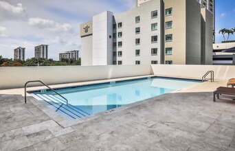 1723 SW 2nd Ave, Unit 907 in Miami, FL - Foto de edificio - Building Photo