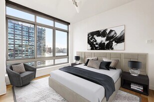 46 Center Blvd in Queens, NY - Building Photo