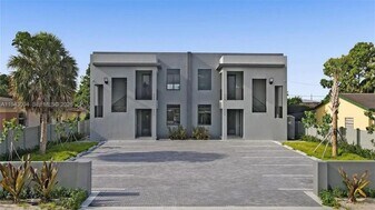 444 E 16th St in Hialeah, FL - Building Photo