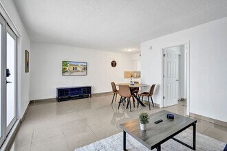 905 N Federal Hwy in Lake Worth Beach, FL - Building Photo - Building Photo