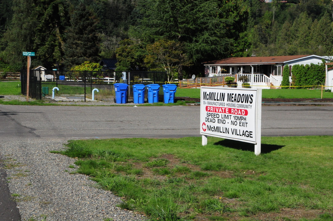 McMillin Meadows Mobile Home Park in Puyallup, WA - Foto de edificio