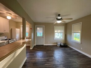 1327 N Robberson Ave in Springfield, MO - Building Photo - Building Photo