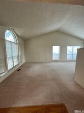 956 Edgecliff Dr in Reno, NV - Building Photo - Building Photo