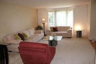 33501 11th Pl SW in Federal Way, WA - Building Photo - Building Photo