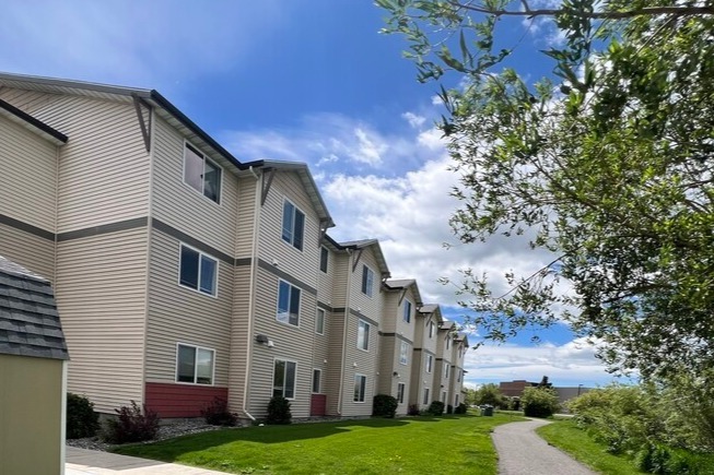 Bridger Peaks Village in Bozeman, MT - Foto de edificio