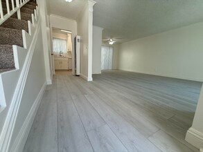 5480 Aurora Dr in Ventura, CA - Building Photo - Building Photo