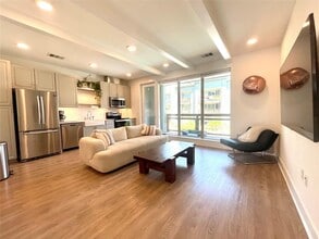 4704 Sunset Trail in Austin, TX - Foto de edificio - Building Photo