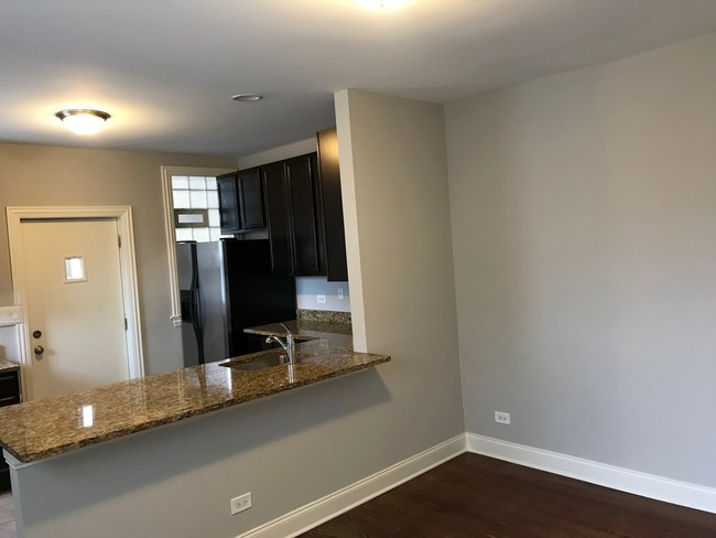 4008 N Hamlin Ave, Unit 2S in Chicago, IL - Building Photo - Building Photo