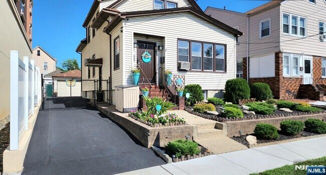 11 Banta Ave in Garfield, NJ - Building Photo - Building Photo