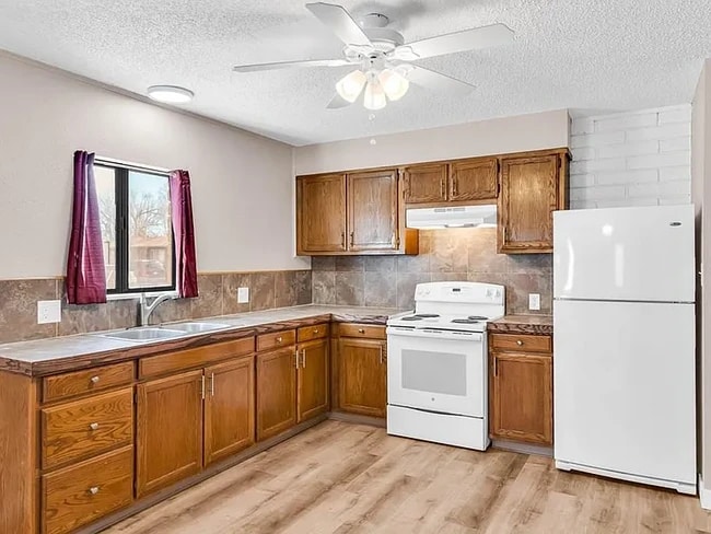 610 N Orchard Ave, Unit B in Canon City, CO - Foto de edificio - Building Photo