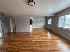 17 Daka Ct in Bloomfield, NJ - Building Photo - Building Photo