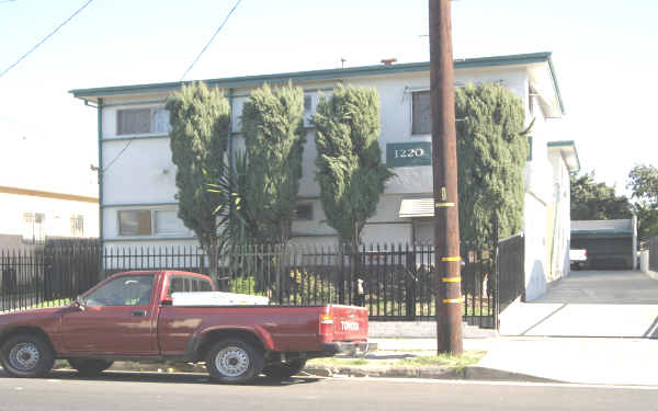 1220 S Kenmore Ave in Los Angeles, CA - Building Photo - Building Photo