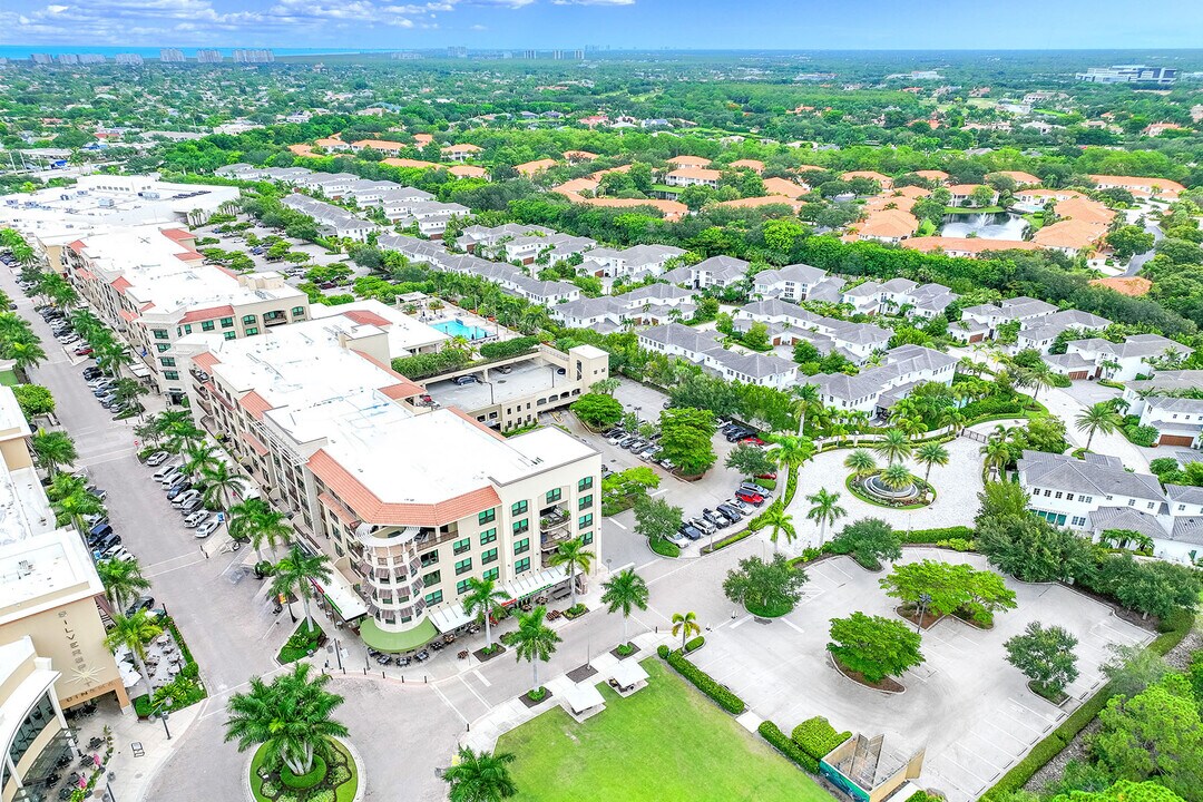 9123 Strada Pl in Naples, FL - Building Photo