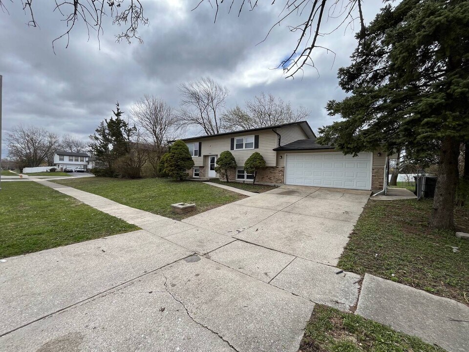 4161 188th St in Country Club Hills, IL - Building Photo