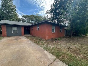 8204 N Harvey Pl in Oklahoma City, OK - Building Photo - Building Photo