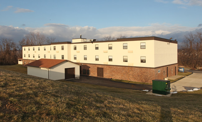 Confer vista Apartments in Uniontown, PA - Building Photo - Building Photo