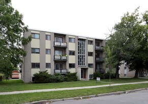 84 Marshall St in Waterloo, ON - Building Photo