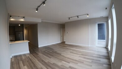 1554 N Talman Ave, Unit 402 in Chicago, IL - Foto de edificio - Building Photo