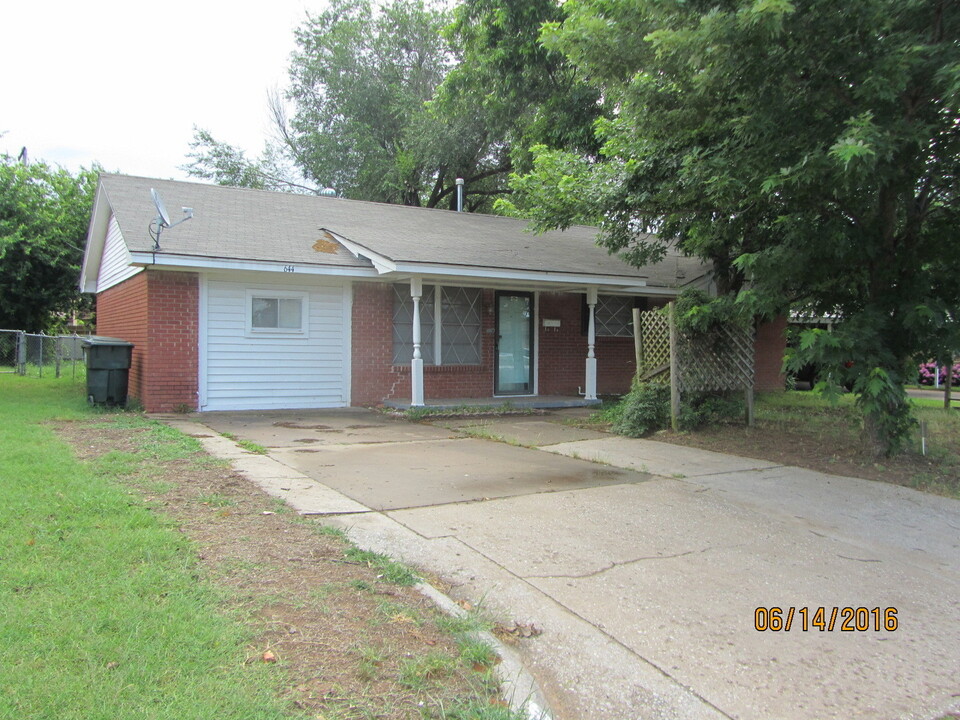 644 Lotus Ave in Midwest City, OK - Building Photo