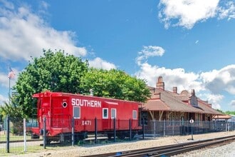 204 Mill St in Barnesville, GA - Building Photo - Building Photo