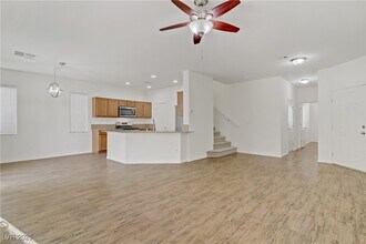 9535 Stills Way in Las Vegas, NV - Building Photo - Building Photo