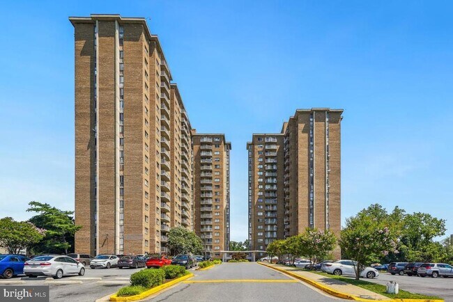 1836 Metzerott Rd in Adelphi, MD - Foto de edificio - Building Photo