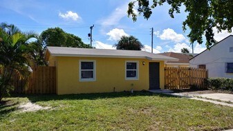 1018 14th St in West Palm Beach, FL - Building Photo