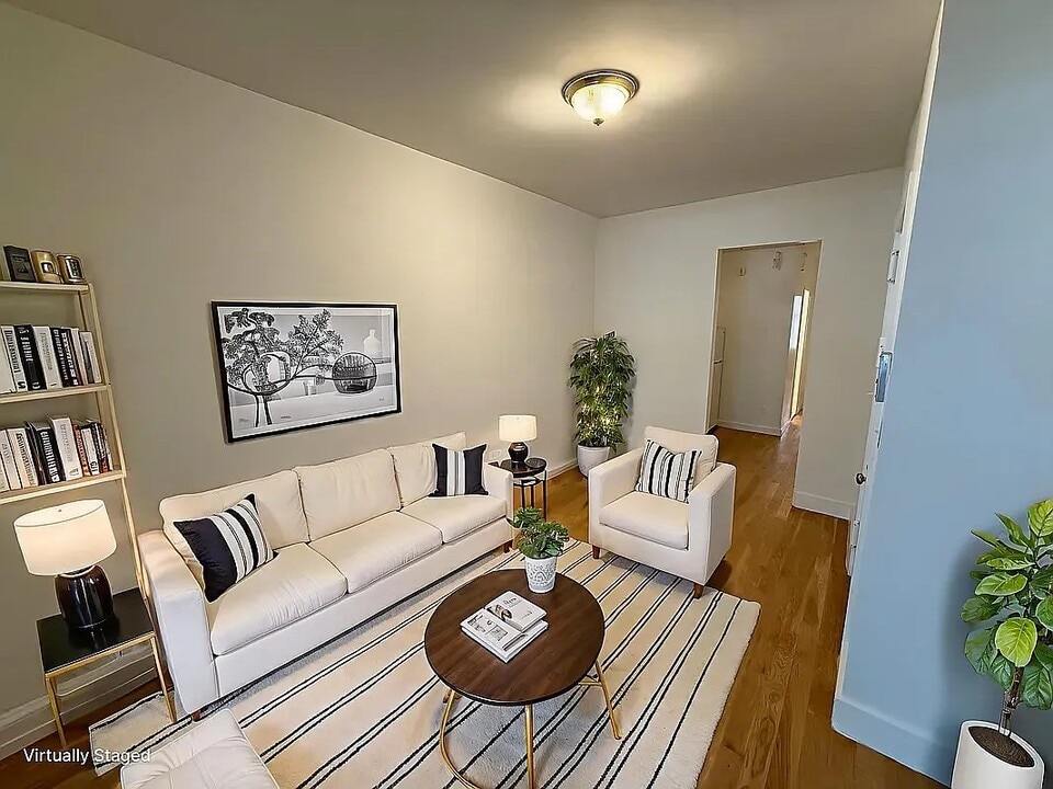 630 Tenth Avenue in New York, NY - Building Photo