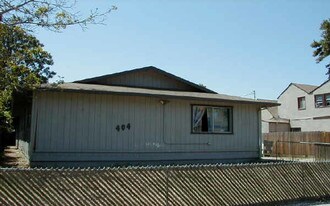 404 E Elm St in Lodi, CA - Building Photo