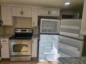 22 Myrtle St in Manchester, CT - Building Photo - Building Photo