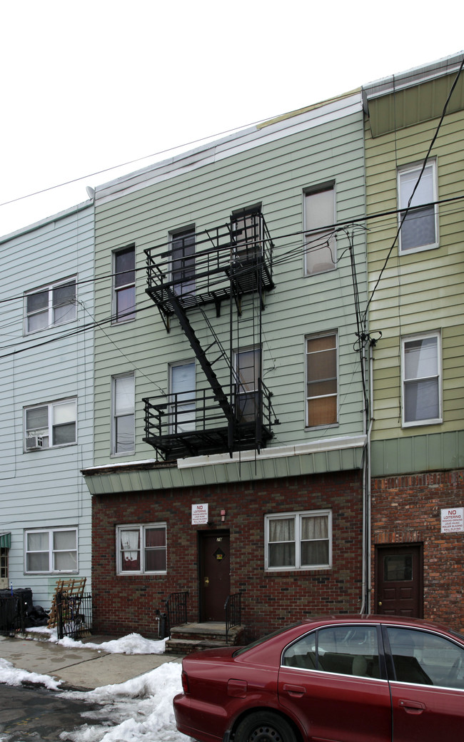 76 Hancock Ave in Jersey City, NJ - Building Photo - Building Photo