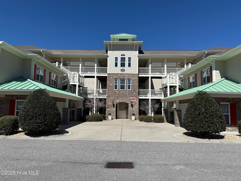 7827 High Market St in Sunset Beach, NC - Foto de edificio