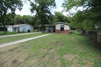 128 Sherwood St in San Marcos, TX - Building Photo - Building Photo