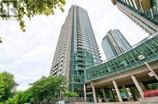215 Fort York Blvd in Toronto, ON - Building Photo