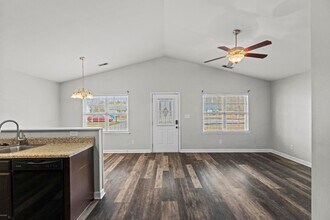 116 Heavens Gate Dr in Jacksonville, NC - Building Photo - Building Photo