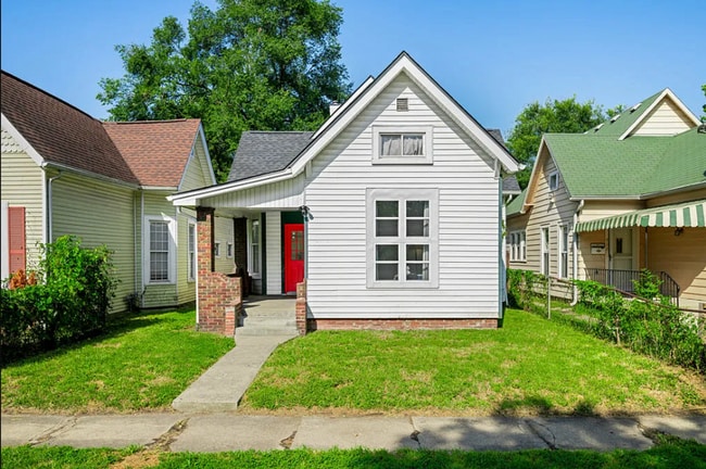 property at 906 Villa Ave