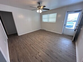 1137 W 43rd St S-Unit -1137 W 43rd St S in Wichita, KS - Building Photo - Building Photo