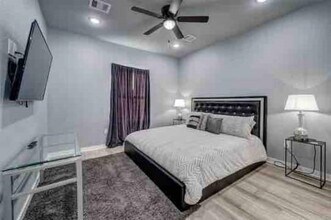 7925 Brandon St in Houston, TX - Building Photo - Building Photo