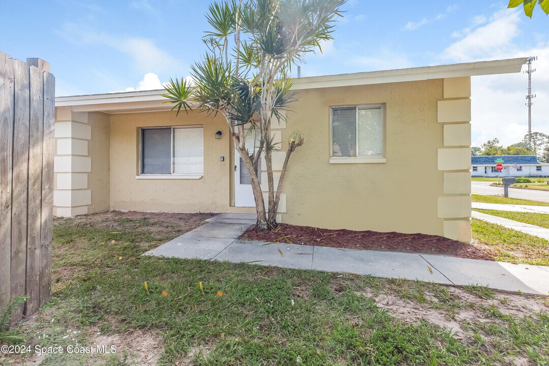 2550 Via Veneto Ct in Merritt Island, FL - Building Photo
