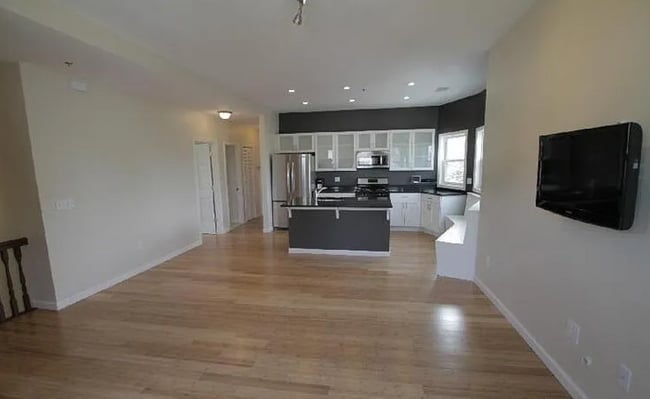 14 Ashley St, Unit 3T in Boston, MA - Foto de edificio - Building Photo