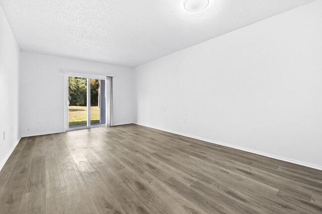 Emerald Place Apartments in Titusville, FL - Foto de edificio - Building Photo