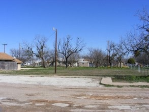 100 Murray St in Winters, TX - Foto de edificio - Building Photo