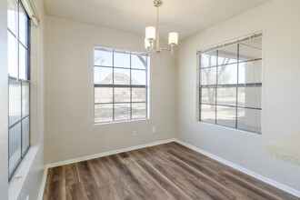 La Esplanada Apartment Homes in Phoenix, AZ - Building Photo - Interior Photo