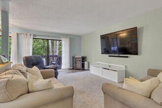 18 Hidden Cove Cir in Valparaiso, FL - Building Photo - Building Photo