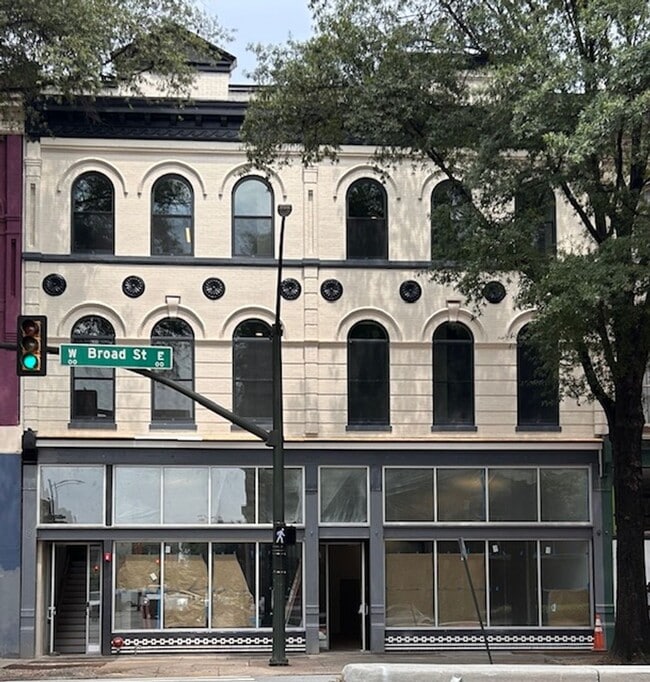 2 E Broad St