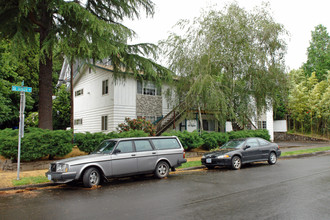 1615 SE Taylor St in Portland, OR - Building Photo - Building Photo